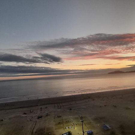 Apartamentos Na Praia Do Gonzaga Frente Mar Com Estacionamento Сантос Экстерьер фото